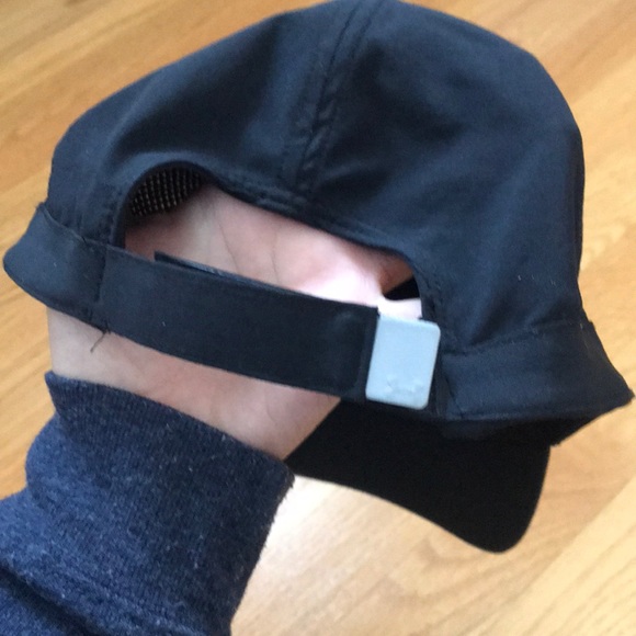 Under Armour hat - Picture 4 of 5